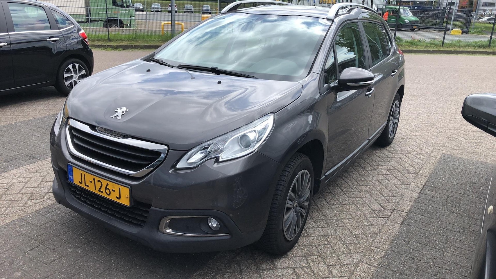 Peugeot 2008 - 1.2 82pk Active |Dealer onderhouden| Navigatie | Trekhaak | Panorama dak | Airco | Cruise - AutoWereld.nl
