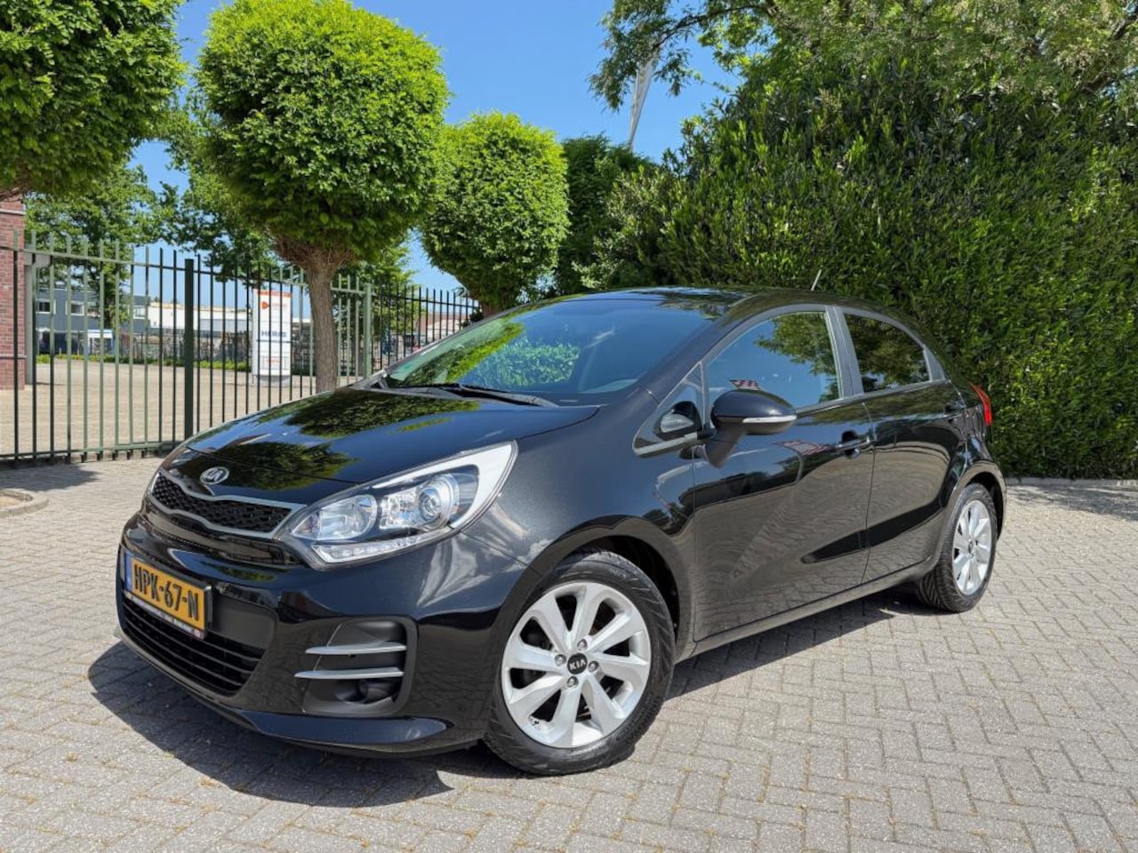 Kia Rio - 1.2 (4 cil.), Clima, Cruise Control, Navigatie, LM-velgen 16", Achteruitrijcamera, Parkeer - AutoWereld.nl