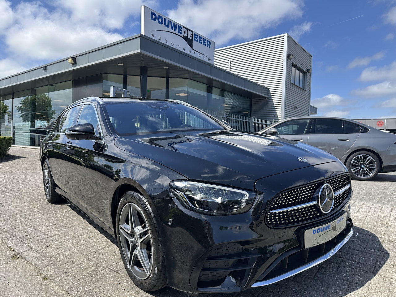 Mercedes-Benz E-klasse Estate - 300 e AMG Line Pano-Dak | Stoelventilatie | HUD | 360-Camera | Burmester | Softclose - AutoWereld.nl