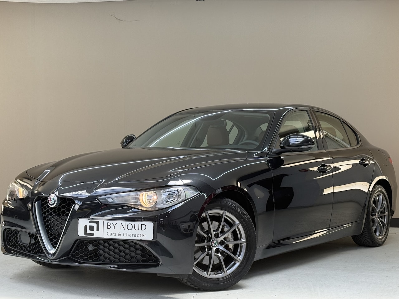 Alfa Romeo Giulia - 2.0T Super 2.0T Super, 200Pk, 2018, 1ste eigenaar, Dealer onderhouden, Half leder/Half stof, Navigati - AutoWereld.nl