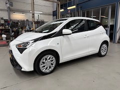 Toyota Aygo - 1.0 VVT-i 72pk 5D x-play | Navigatie | Camera | Apple carplay / Android auto | Airco | NAP