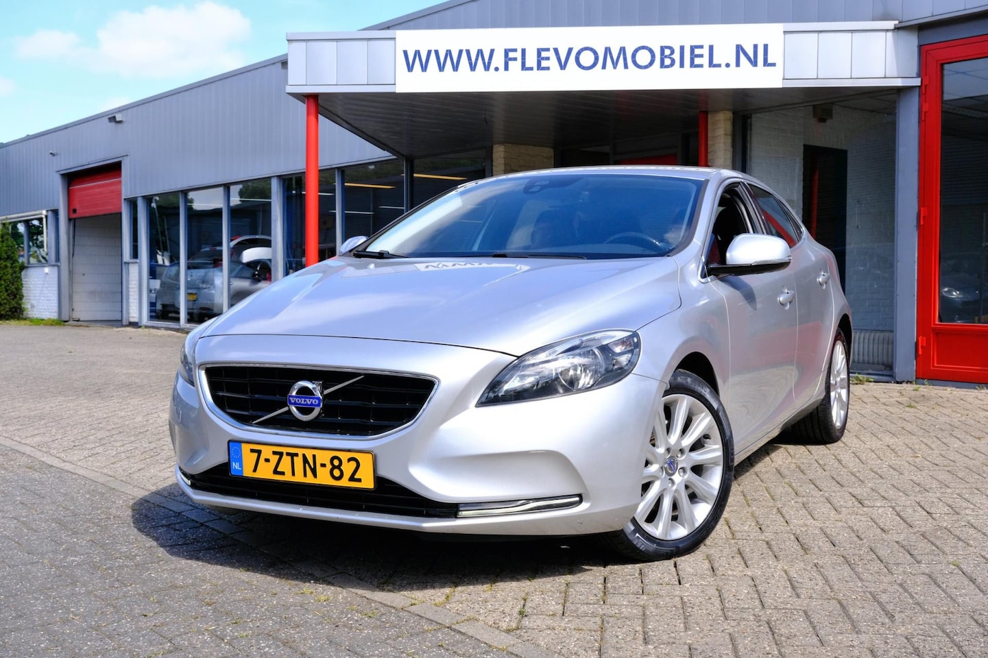 Volvo V40 - 1.6 T2 Summum Navi|Leder|Clima|LMV - AutoWereld.nl
