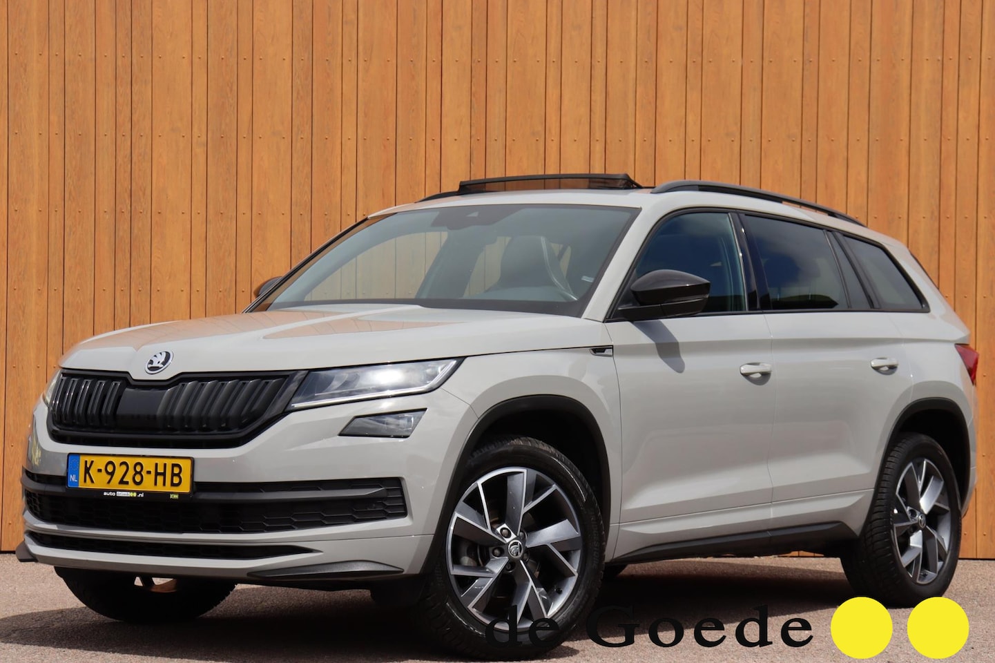 Skoda Kodiaq - 1.5 TSI Sportline Business org.NL trekhaak el.klep camera schuifdak canton stoelverw - AutoWereld.nl