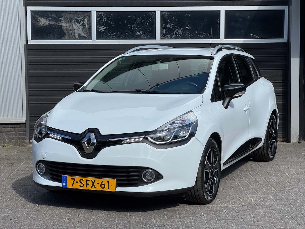Renault Clio Estate - 0.9 TCe Expression Navi, Cruise Control, NAP - AutoWereld.nl