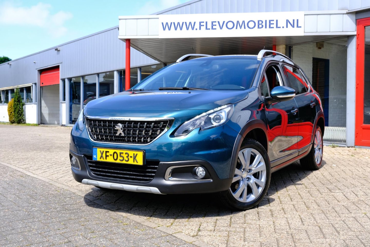 Peugeot 2008 - 1.5 BlueHDi Allure Pano|Navi|Clima|1e Eig|LMV|Half Leder - AutoWereld.nl