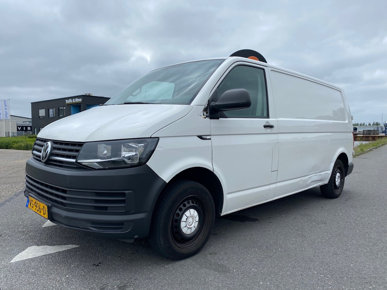 Volkswagen Transporter - 2015 * 2.0 TDI L2H1 * APK * EURO 5 * - AutoWereld.nl