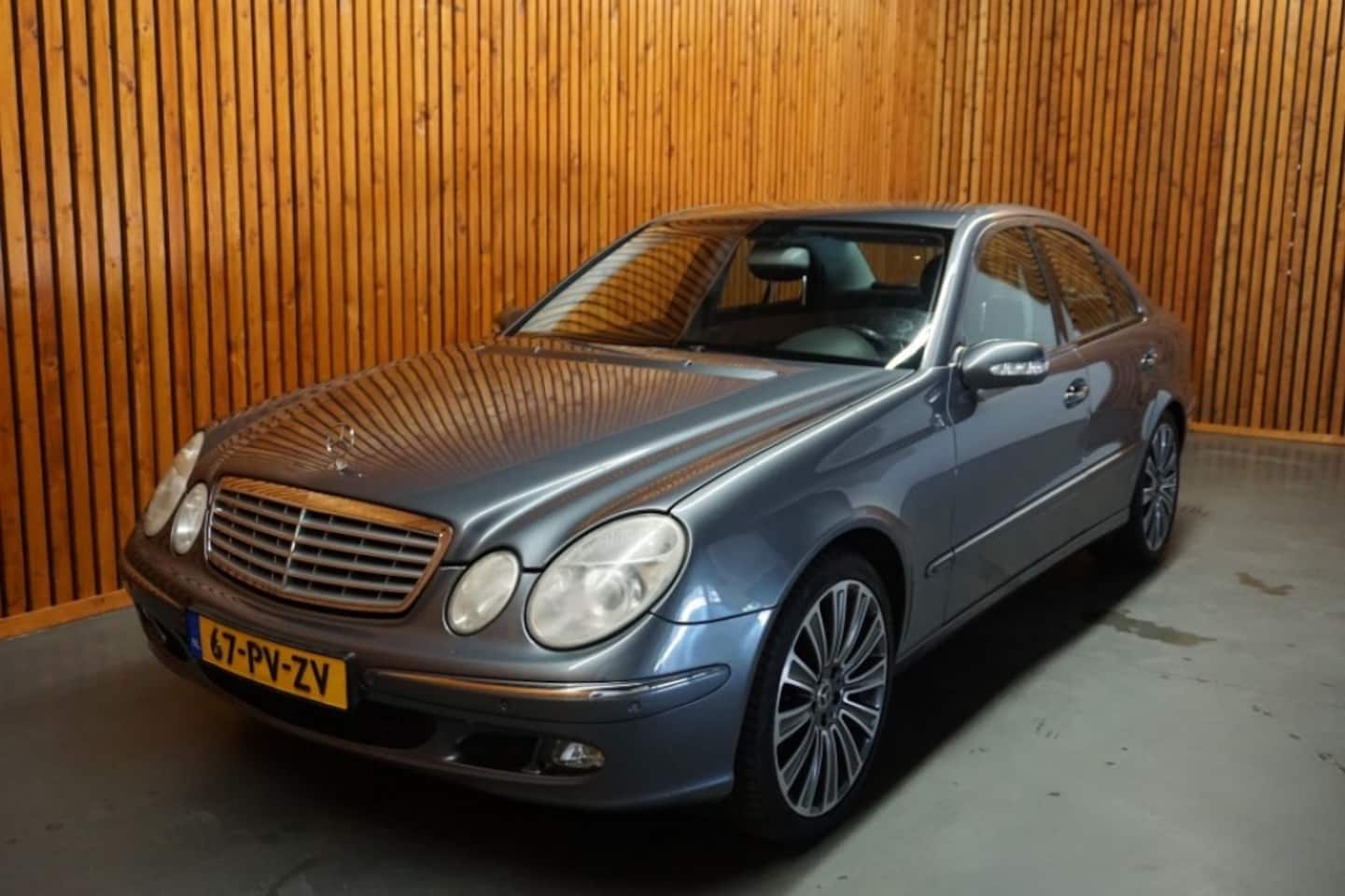 Mercedes-Benz E-klasse - E 200 SEDAN ELEGANCE AUTOMAAT/ LEER/ NAVI - AutoWereld.nl