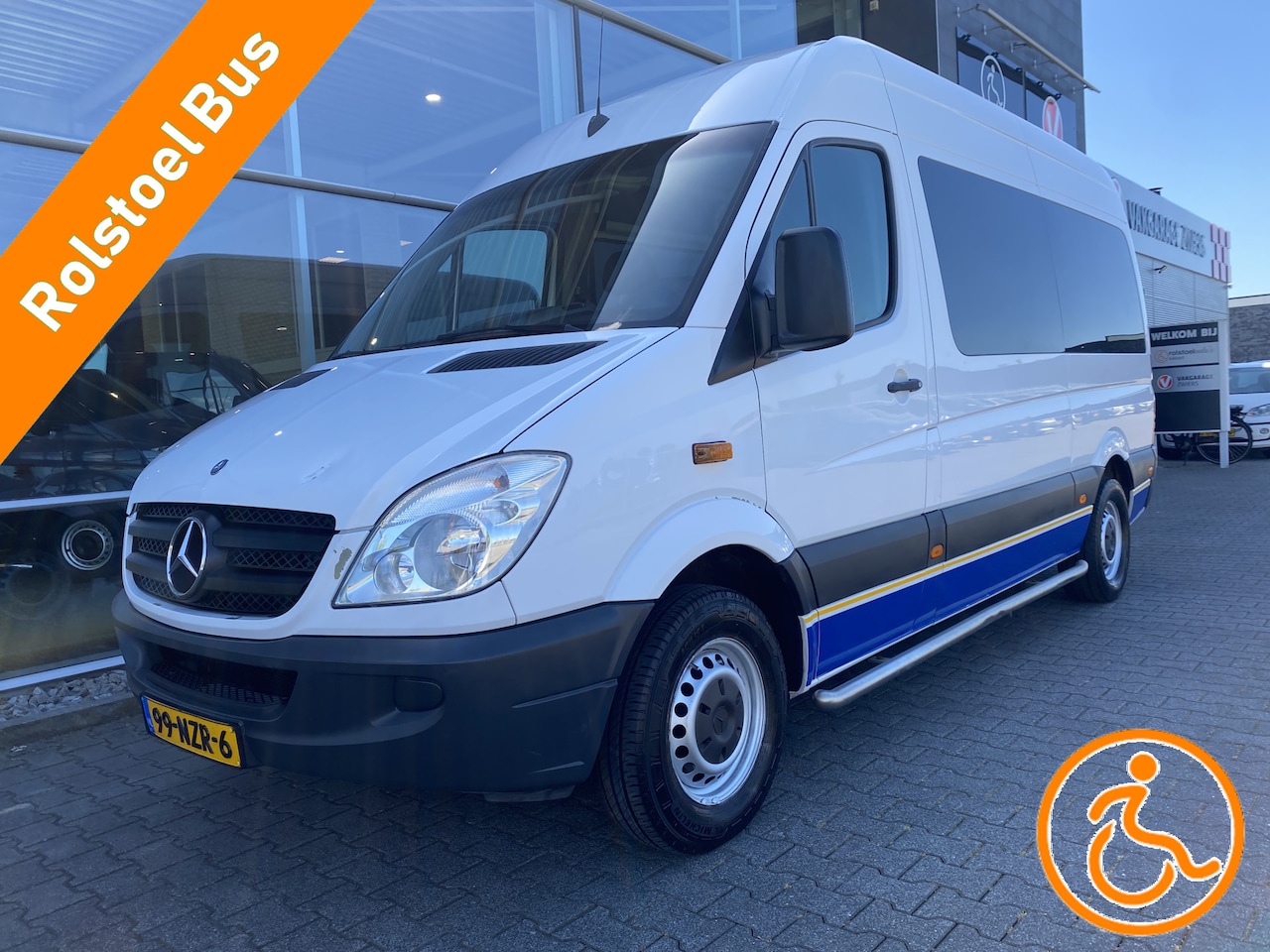 Mercedes-Benz Sprinter - Rolstoelbus / Personenbus 311 2.2 CDI 366 HD (Mooie complete bus met lift en automaat!) - AutoWereld.nl