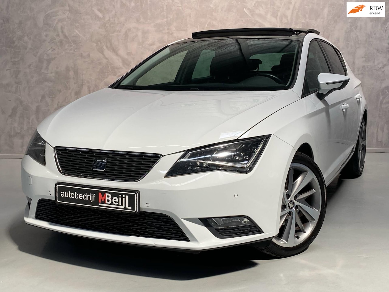 Seat Leon - 1.0 EcoTSI Style Connect /Pano /Camera - AutoWereld.nl