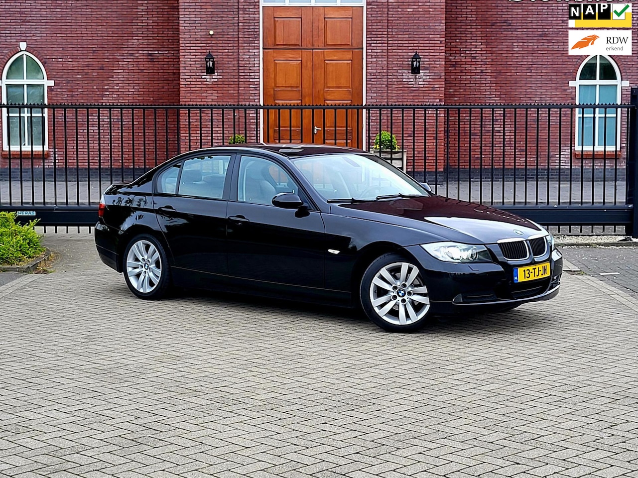 BMW 3-serie - 318i High Executive / Leer / Airco / 6bak / Nap - AutoWereld.nl