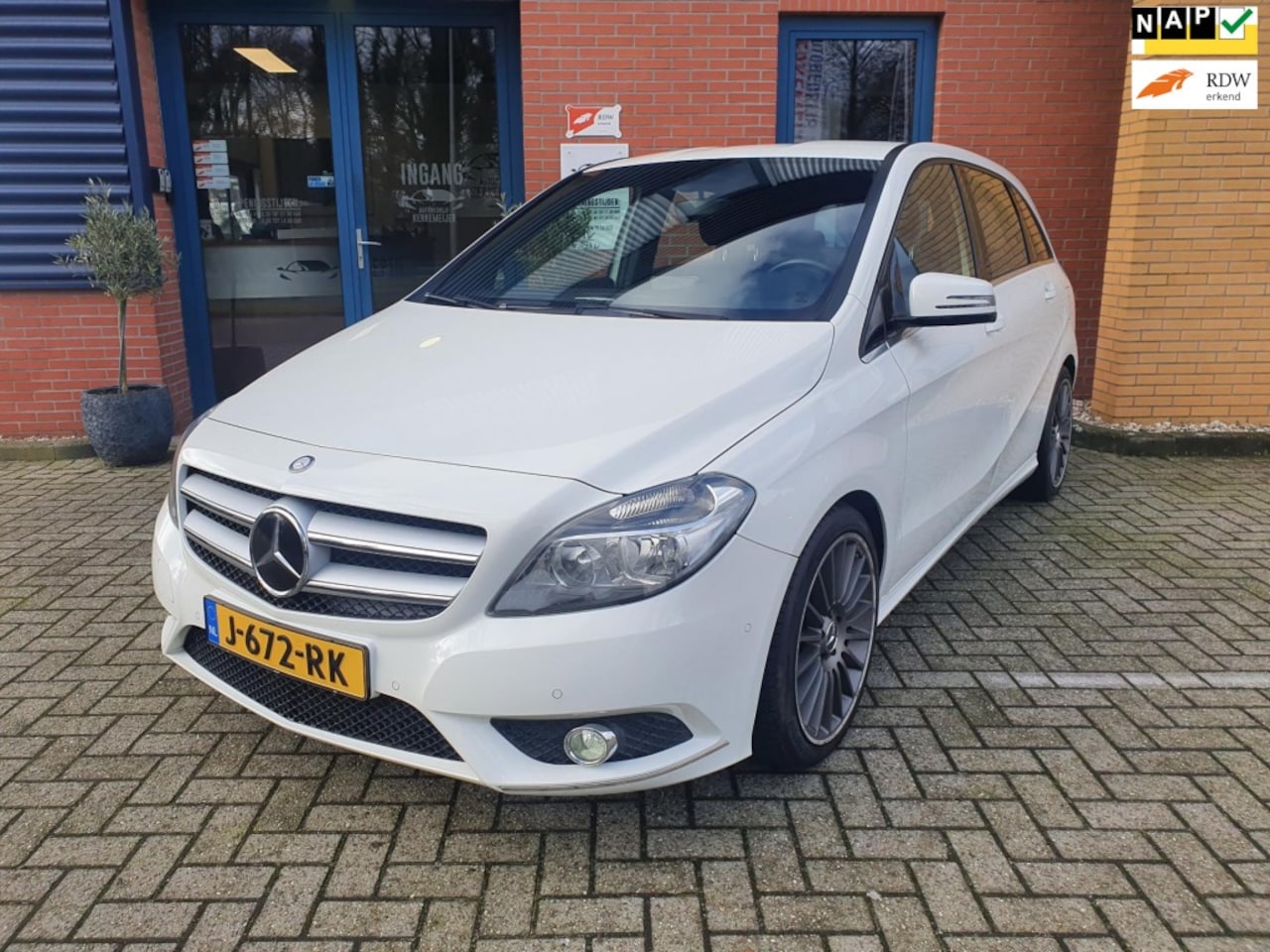 Mercedes-Benz B-klasse - 180 Blue EFF Navi, Stoelverwarming, Airco - AutoWereld.nl