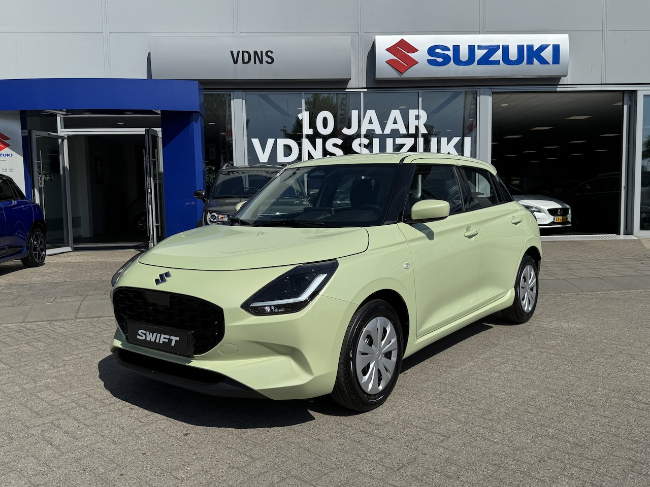 Suzuki Swift - 1.2 Comfort Smart Hybrid Direct uit voorraad leverbaar! info: M.Safari 0492588976 - AutoWereld.nl