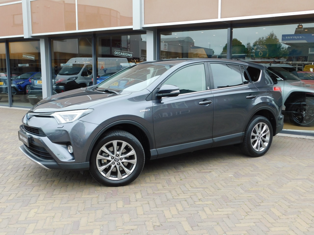 Toyota RAV4 - 2.5 Hybrid AWD Style | 1650kg trekgewicht - AutoWereld.nl