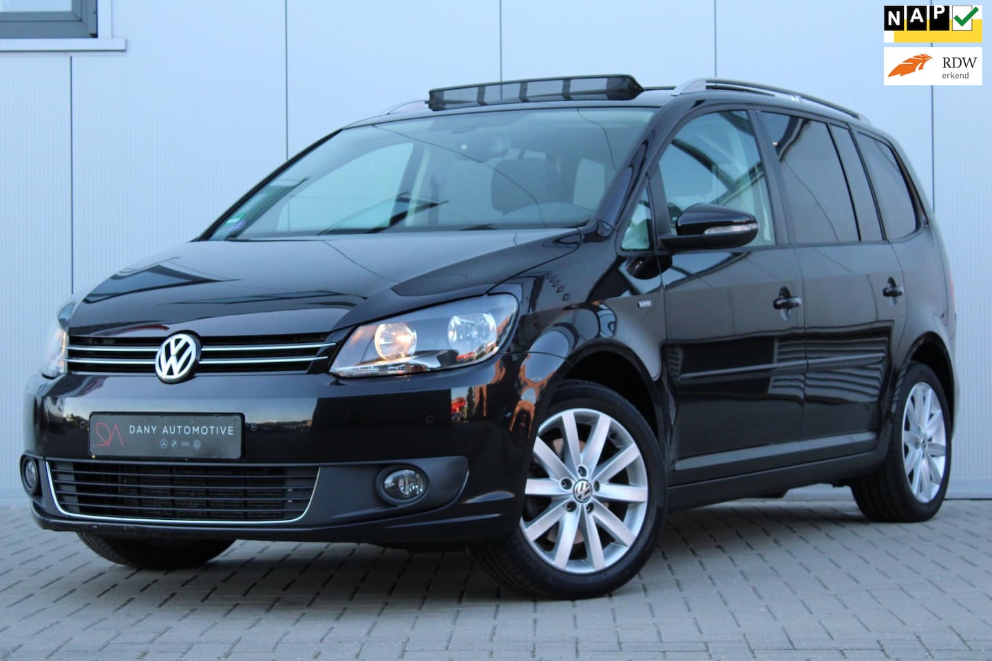 Volkswagen Touran - 1.4 TSI Comfortline NAVI I CAM I TREKHAAK I CLIMA I CRUISE I PDC I PARKEER ASSIST I STOEL. - AutoWereld.nl