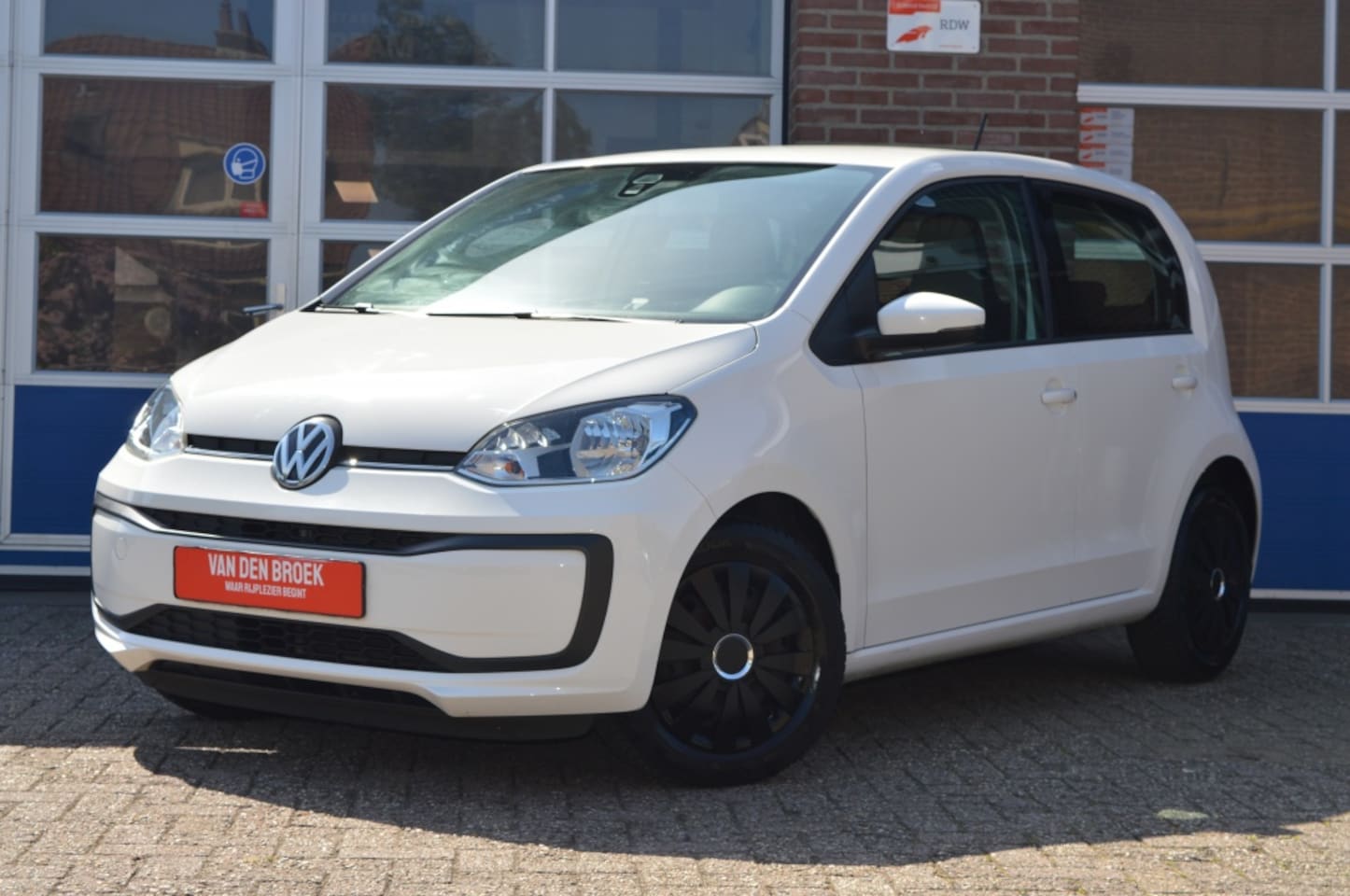 Volkswagen Up! - 1.0 BMT move up! | AIRCO - ELEK.RAMEN - DAB - AutoWereld.nl