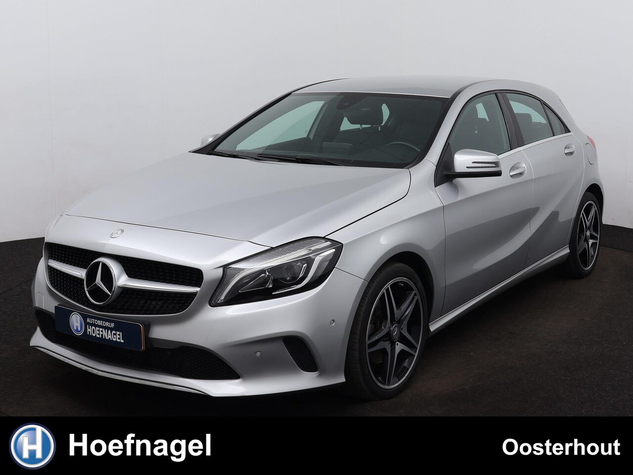Mercedes-Benz A-klasse - 200 Ambition Automaat | Navigatie | Stoelverwarming | Parkeersensoren | Lederen Bekleding - AutoWereld.nl