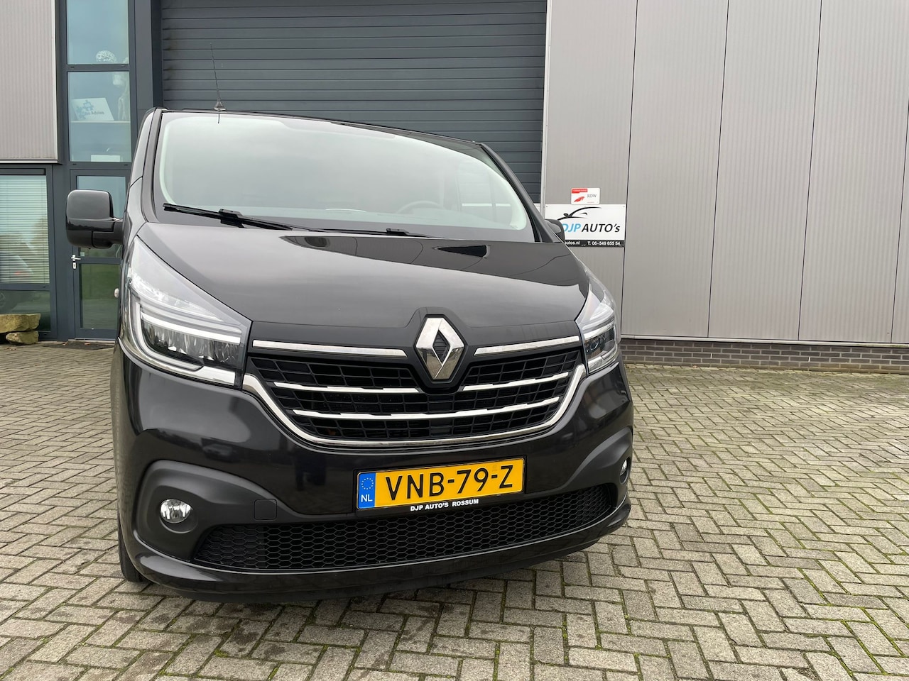 Renault Trafic - 2.0 dCi 120 T29 L2H1 Work Edition Hele nette bus met o.a. Airco / Navigatie / Trekhaak / bluetooth Etc! - AutoWereld.nl