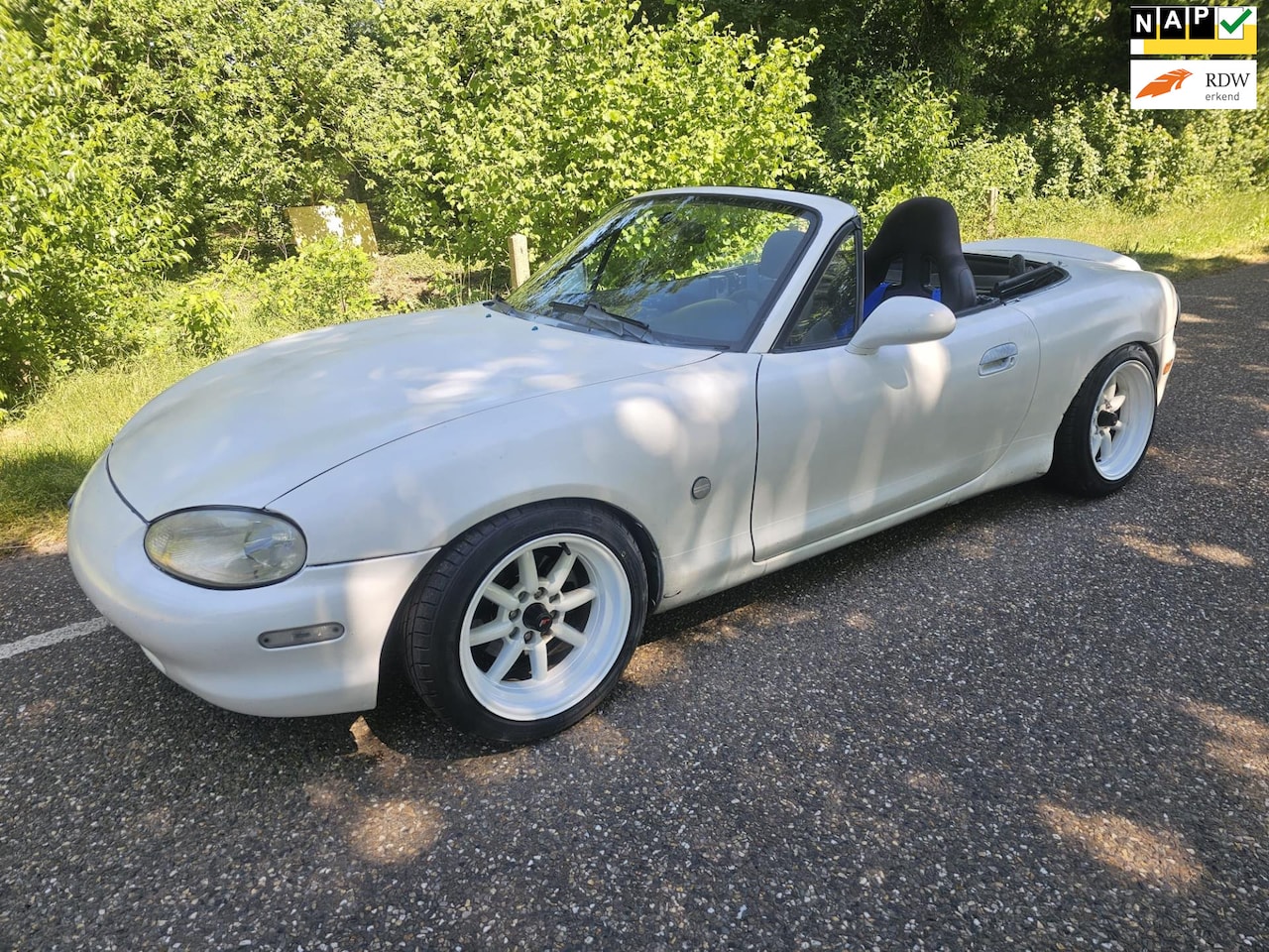Mazda MX-5 - 1.6i voor hobbyist of liefhebber - AutoWereld.nl