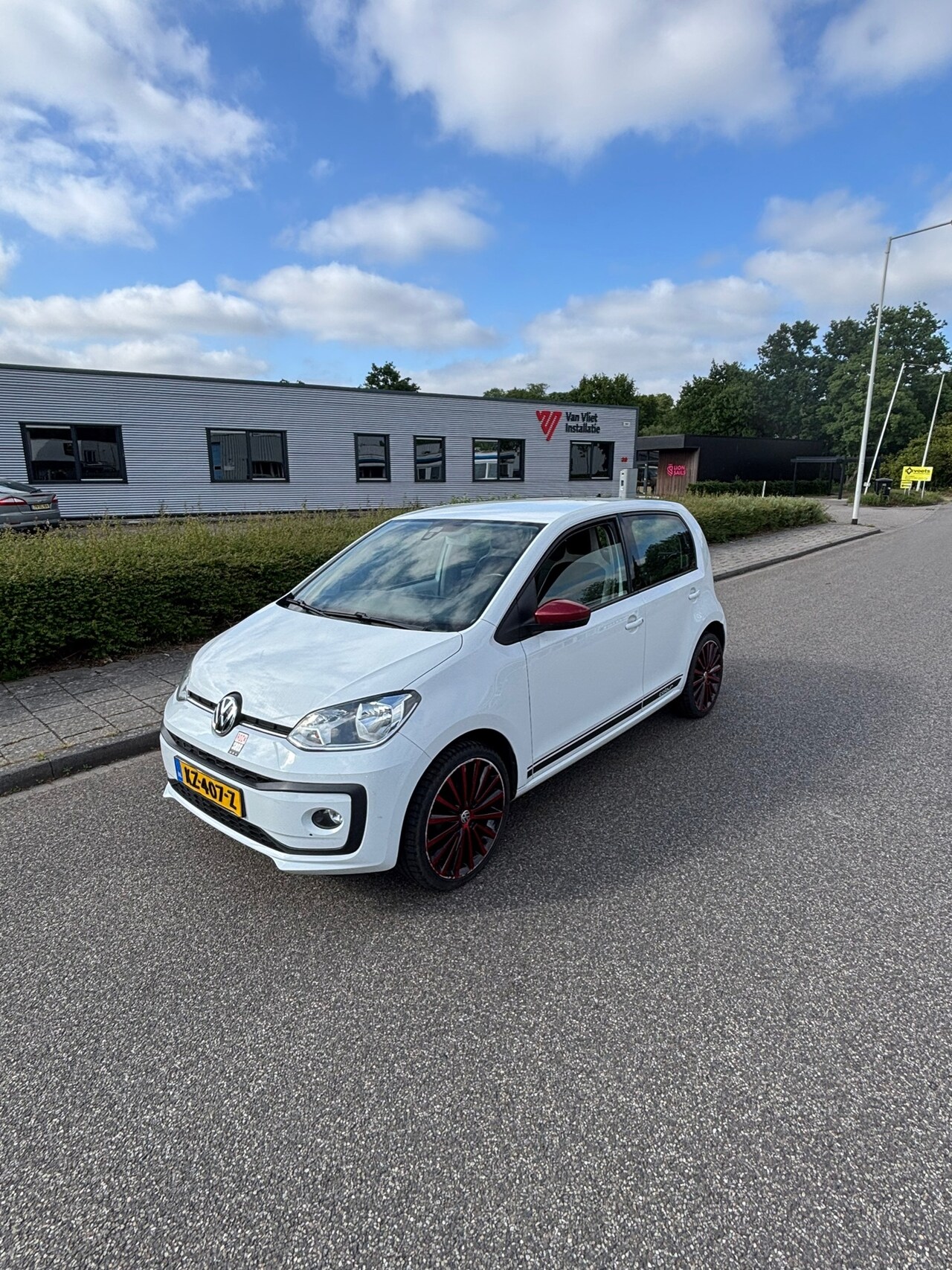 Volkswagen Up! - 1.0 BMT high up! AIRCO - AutoWereld.nl