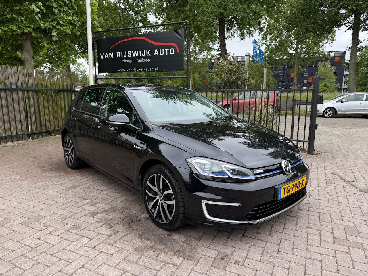Volkswagen e-Golf - E-Golf Xenon Leder Nav Stoelverw Cruise-con - AutoWereld.nl