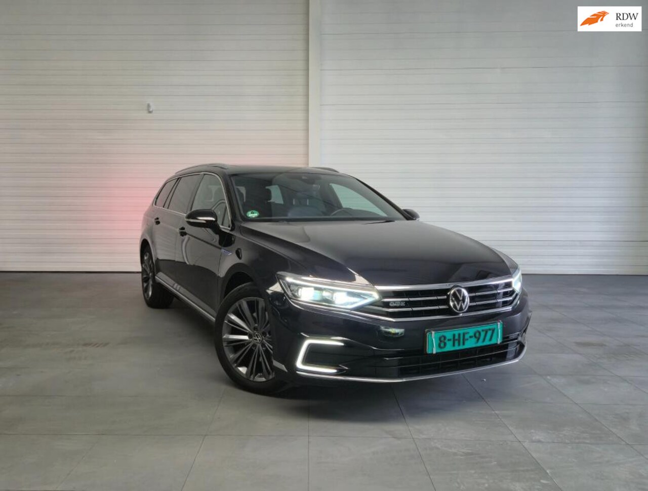Volkswagen Passat Variant - 1.4 TSI PHEV GTE Business|AUT|PANO|CAM|KEYLGO|VIRTUAL|TREKHK|MASSGE|STOELVERW|&MEER - AutoWereld.nl