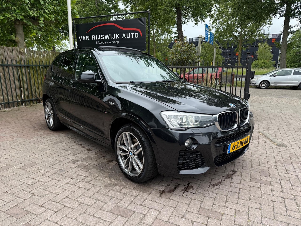 BMW X3 - XDrive20d High Exe M-Sport Pano Xenon Leder Trekh - AutoWereld.nl
