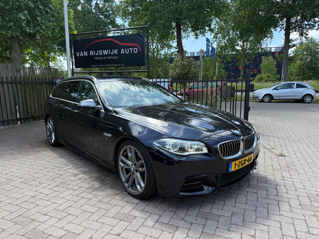 BMW 5-serie Touring - M550xd Pano Xenon H&K Camera Nav Stoelverw - AutoWereld.nl