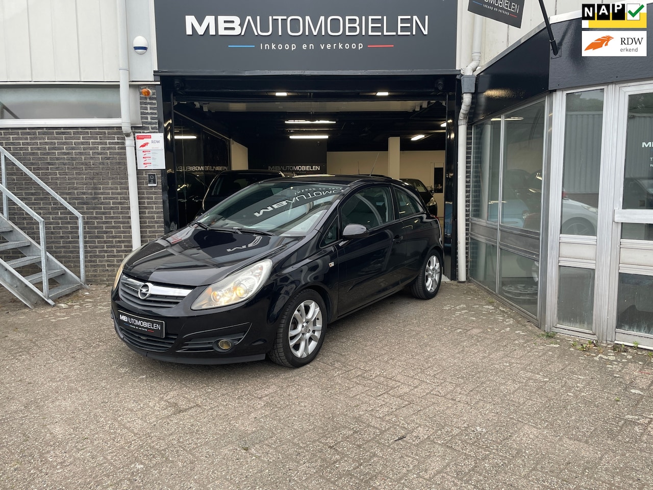 Opel Corsa - 1.4-16V Sport/1 Jaar Apk/Dealer Onderhouden/Nationale autopas! - AutoWereld.nl