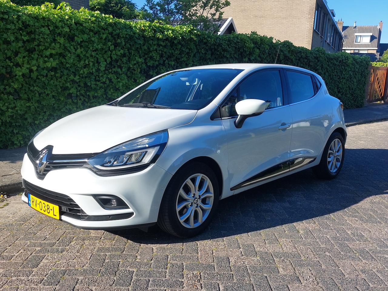 Renault Clio - 0.9 TCe Ecoleader Intens 64.862 km - 2018 Full LED, Climate system, Parkeerhulp - AutoWereld.nl