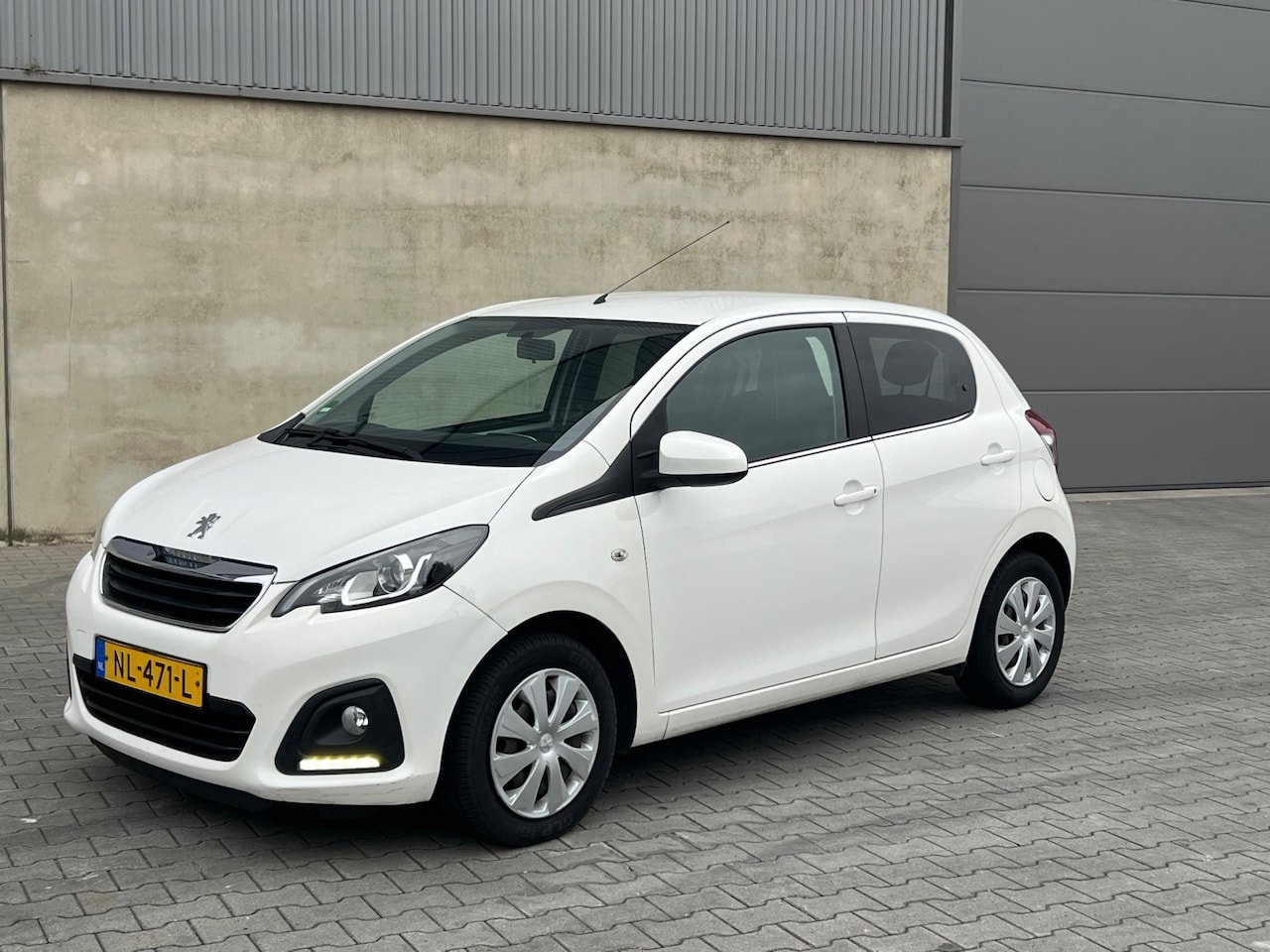 Peugeot 108 - 1.0 e-VTi Blue Lion LED+APPLE USB AUX BLUETOOTH+AIRCO+5 DEURS+2 SLEUTELS EN BOEKJES - AutoWereld.nl