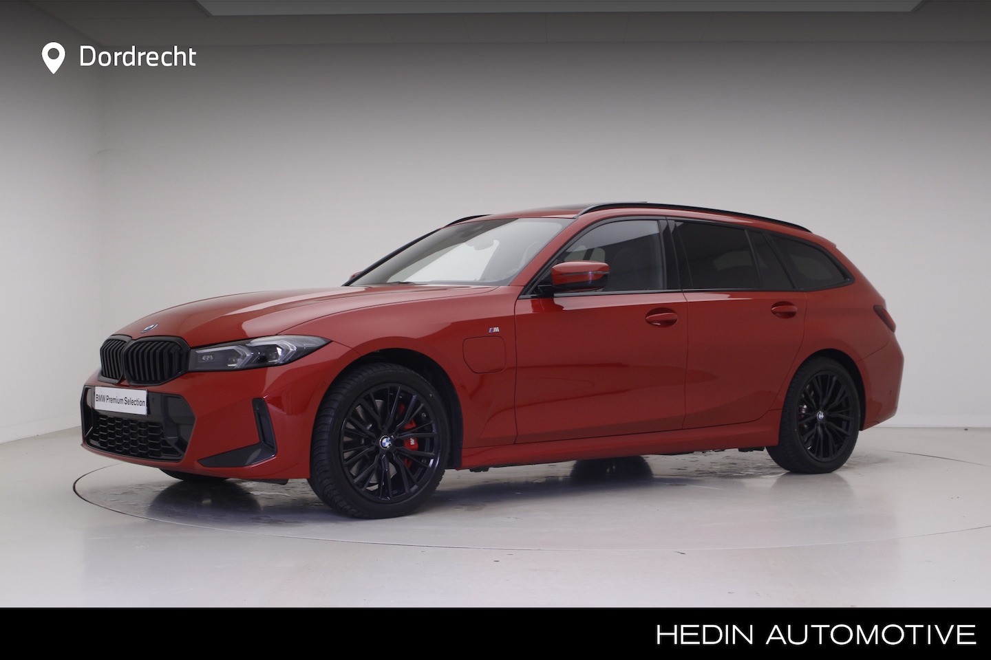 BMW 3-serie Touring - 330e xDrive M-Sport Pro | Panorama | Memory stoelen | - AutoWereld.nl