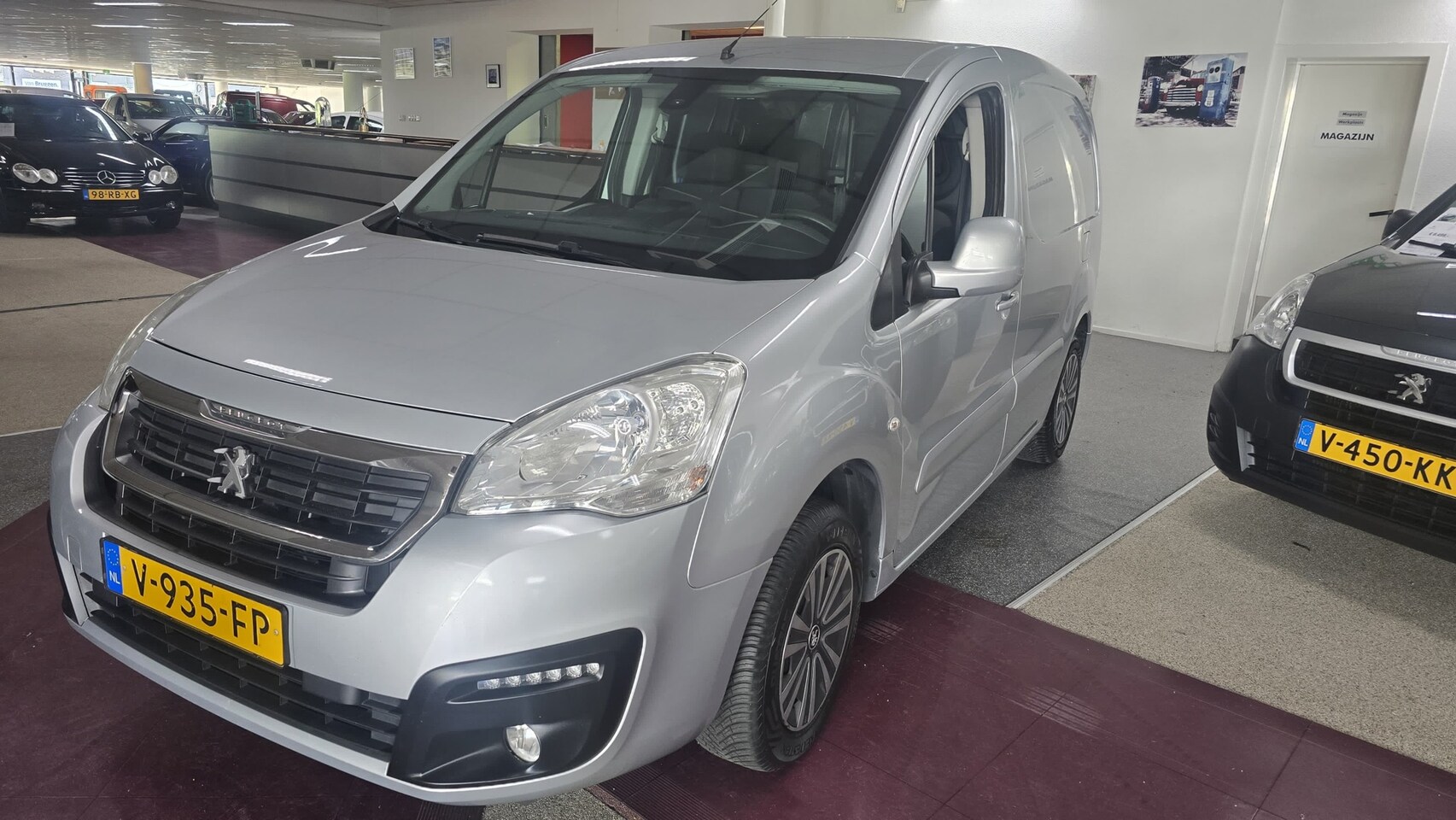 Peugeot Partner - 120 1.6 BlueHDi 75 L1 Première NWE APK 04-2026 - AutoWereld.nl