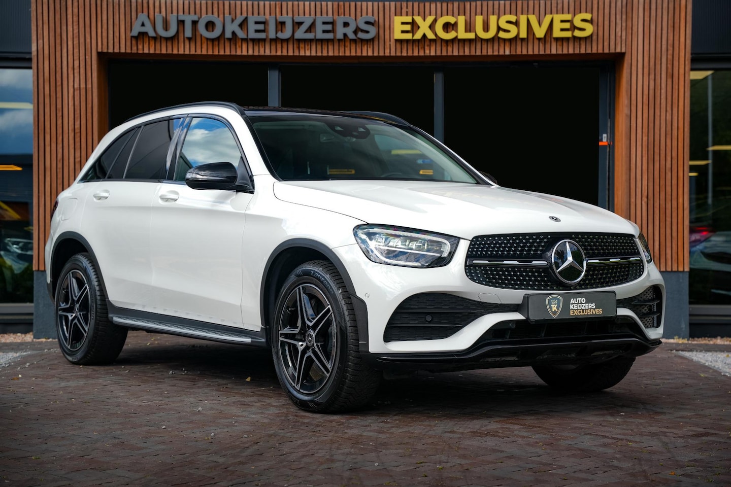 Mercedes-Benz GLC-klasse - 300e 4MATIC AMG Panoramadak Leer Cruise Clima Stoelverw. DAB+ 19''LM - AutoWereld.nl
