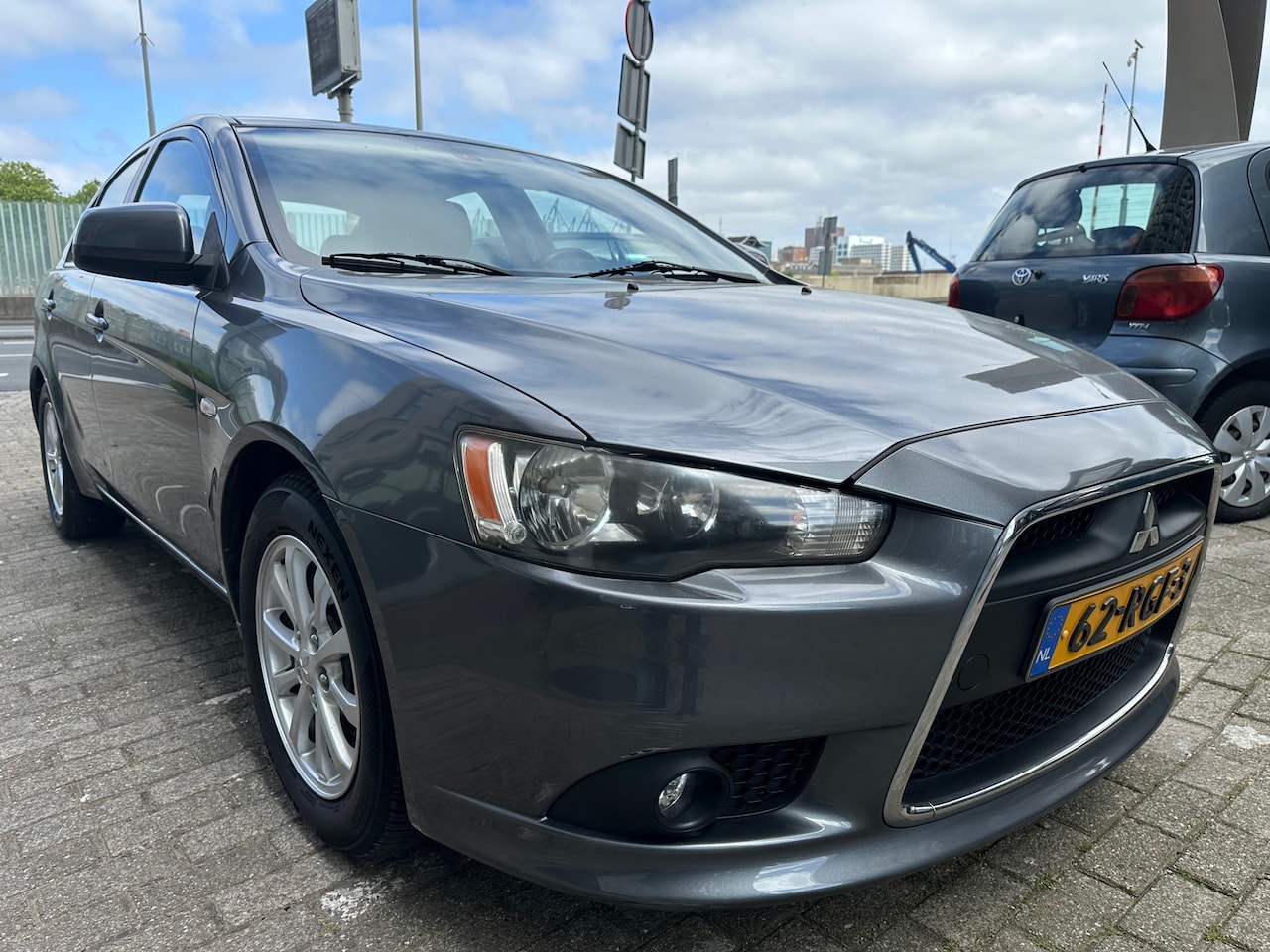 Mitsubishi Lancer Sportback - 1.6 Edition Carplay Clima PDC LMV Nette Auto Nieuw Banden - AutoWereld.nl