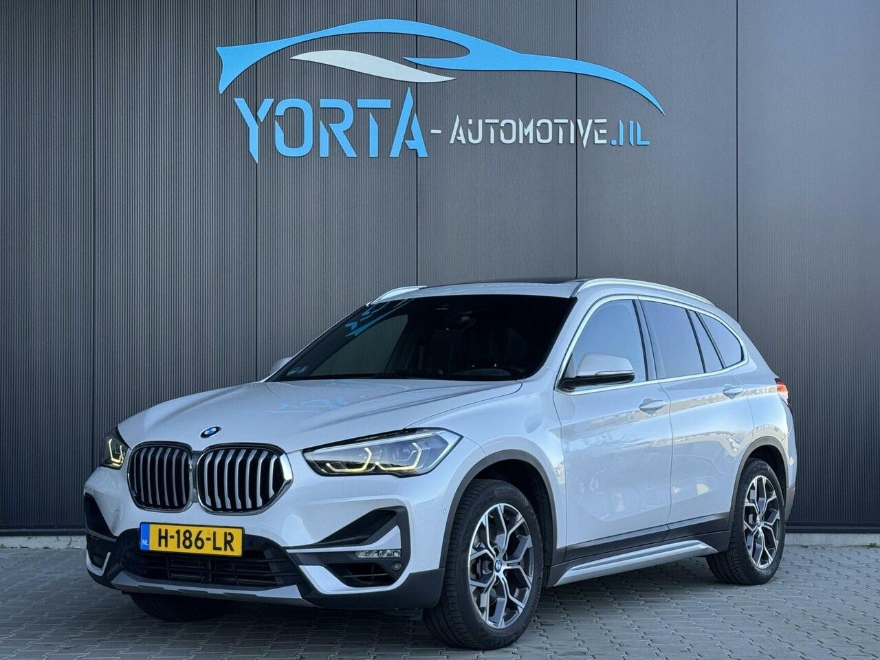 BMW X1 - sDrive20i NL AUTO*DEALERONDERHOUDEN*VOL OPTIES*PARELMOER WIT - AutoWereld.nl