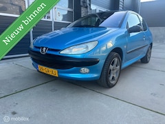 Peugeot 206 - 1.4 Nieuwe APK Climatecontrol Elektrische Ramen