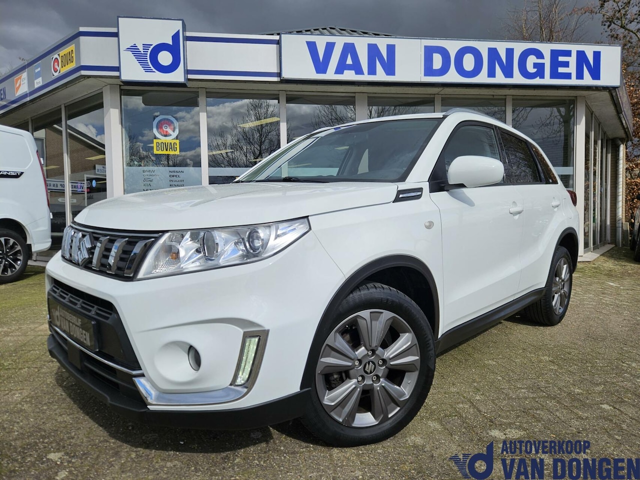Suzuki Vitara - 1.0 Boosterjet Select Automaat | Trekhaak - AutoWereld.nl