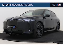 BMW iX - xDrive45 M Sport / Panoramadak Sky Lounge / Trekhaak / M Multifunctionele Stoelen / Comfor