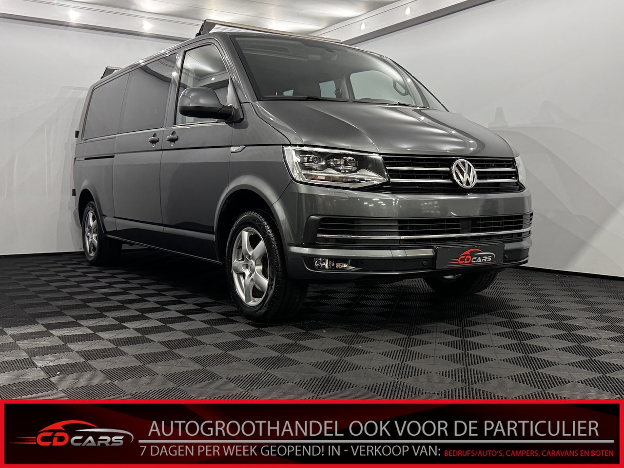 Volkswagen Transporter - 2.0 TDI L2H1 DC Highline Leder, Navi, Parkeersensoren, Cruise control, Schuifdak, Stoelver - AutoWereld.nl