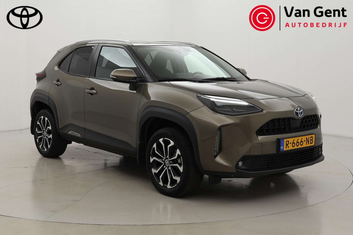 Toyota Yaris Cross - 1.5 Hybrid Dynamic | Navigatie | Adaptive Cruise | Full LED | 17 inch | Keyless | Apple Ca - AutoWereld.nl