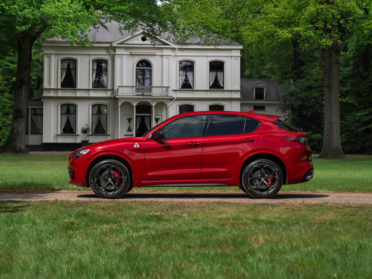 Alfa Romeo Stelvio - 2.9 V6 AWD Quadrifoglio | Harman/Kardon | Rosso Competizione | Adapt. cruise | CarPlay | C - AutoWereld.nl