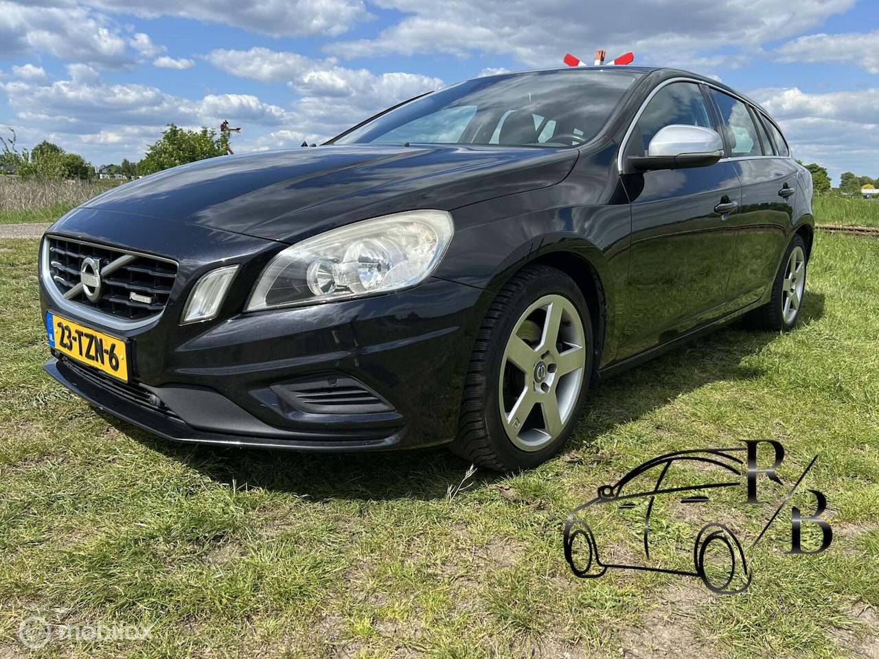 Volvo V60 - 1.6 T3 R-Design LEES TEKST KOOPJE - AutoWereld.nl