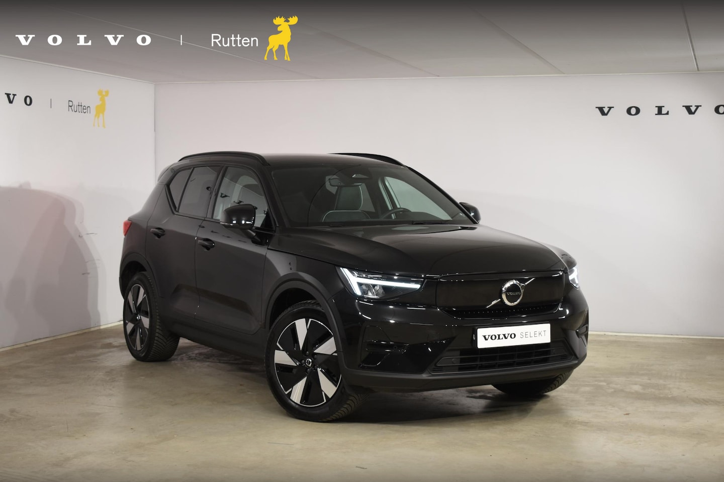 Volvo XC40 - 252PK Single Motor Extended Range Plus / Navigatie / Camera / Parkeersensoren / Adaptieve - AutoWereld.nl