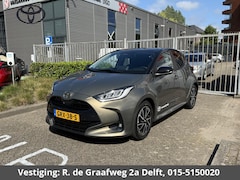 Toyota Yaris - 1.5 Hybrid Dynamic Luxury Bi-Tone | Stoelverwarming | Camera | Lichtmetalen velgen |