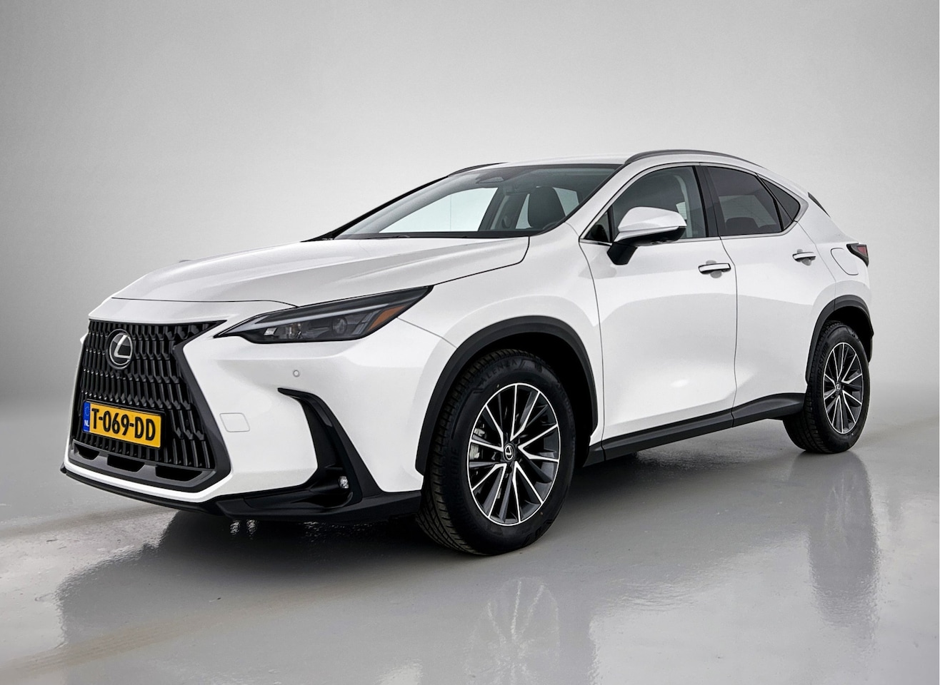 Lexus NX - 450h+ AWD Luxury Line 450h+ AWD Luxury Line - AutoWereld.nl