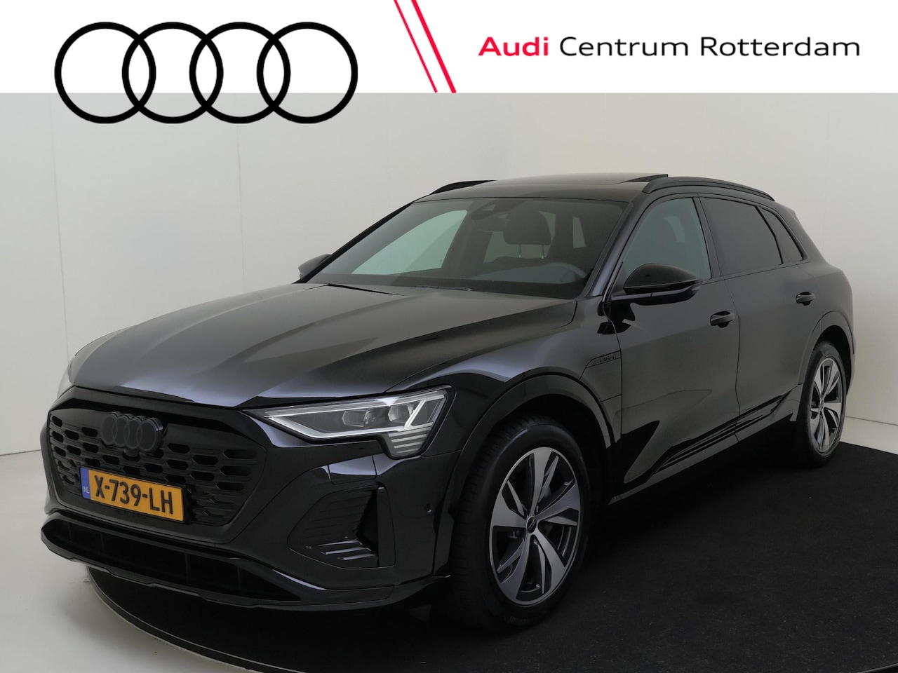 Audi Q8 e-tron - 55 quattro S Edition Competition 115 kWh | Panoramadak | Luchtvering | Trekhaak | Achterui - AutoWereld.nl