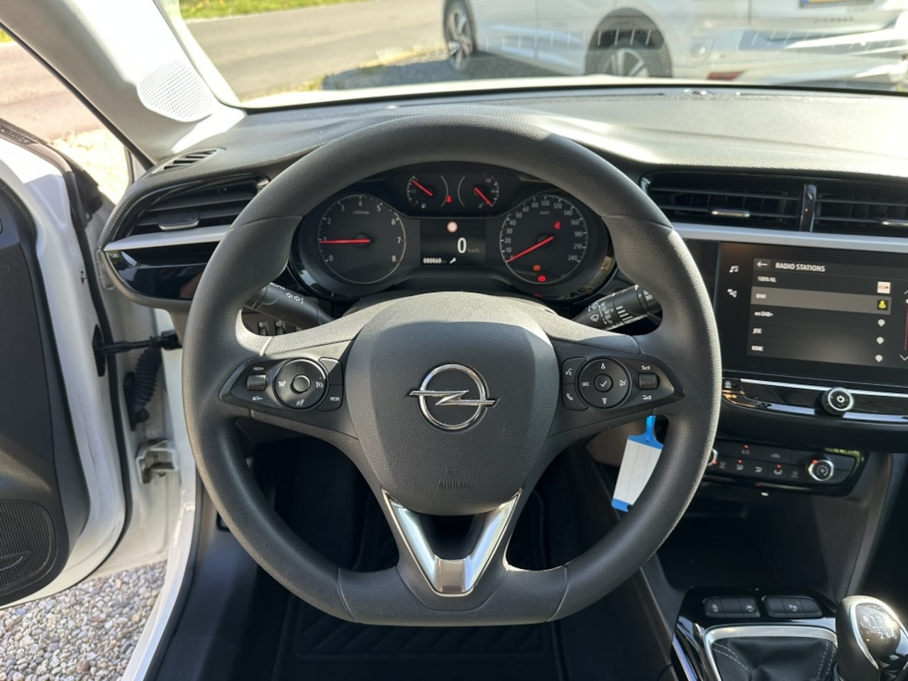 Opel Corsa - 1.2 100PK Edition Navi/PDC/Camera