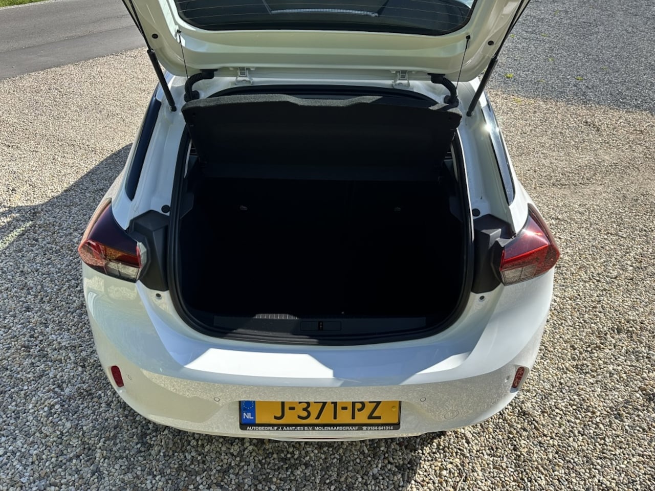 Opel Corsa - 1.2 100PK Edition Navi/PDC/Camera