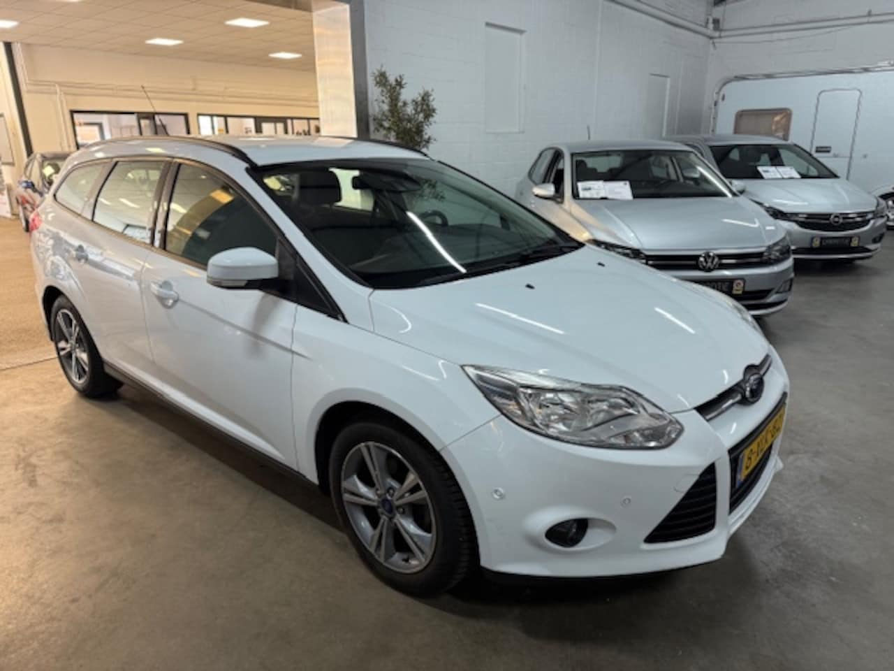 Ford Focus Wagon - 1.0 EcoB. Edit. Plus - AutoWereld.nl