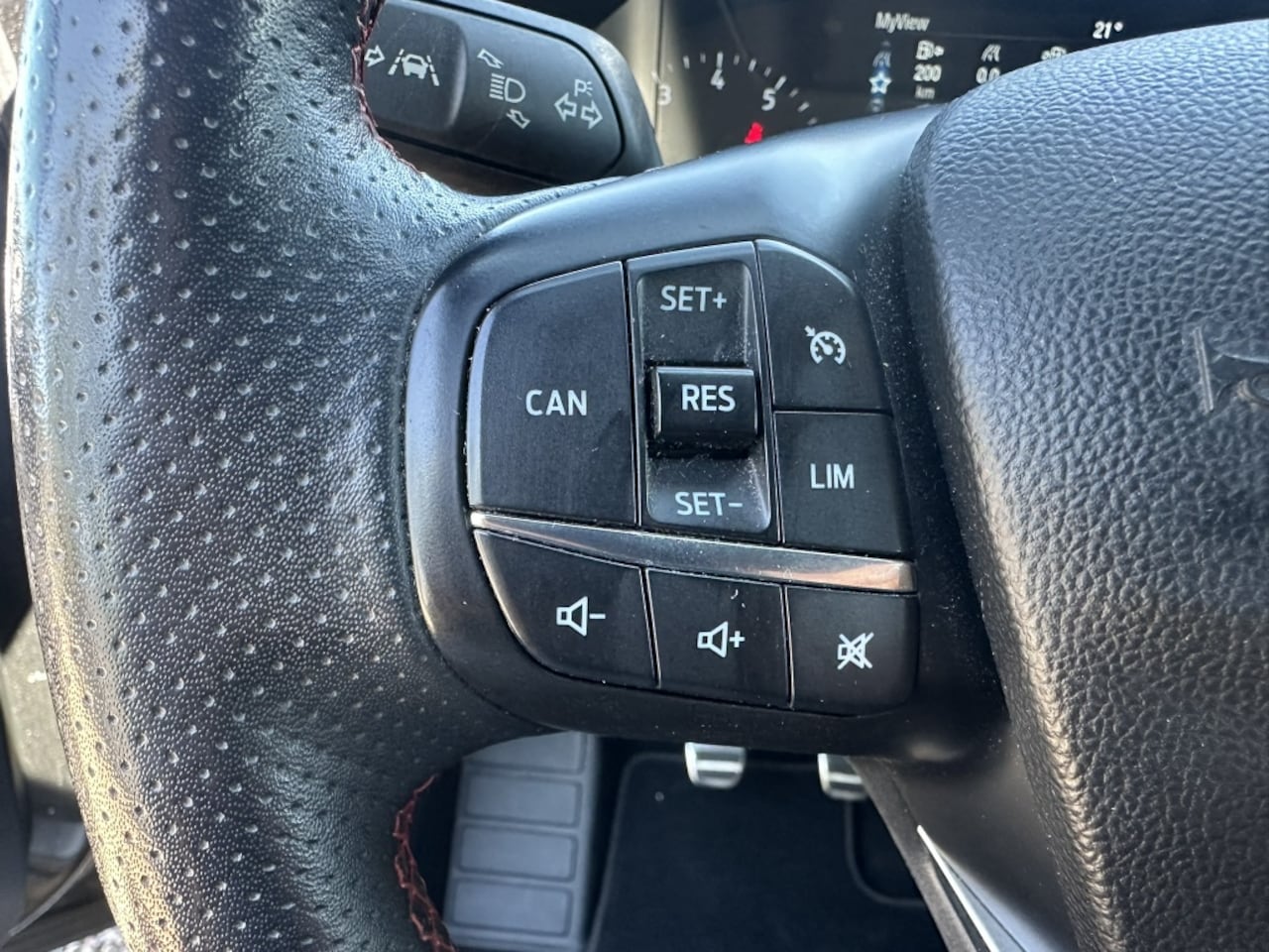 Ford Focus Wagon - 1.0 Hybrid ST-Line